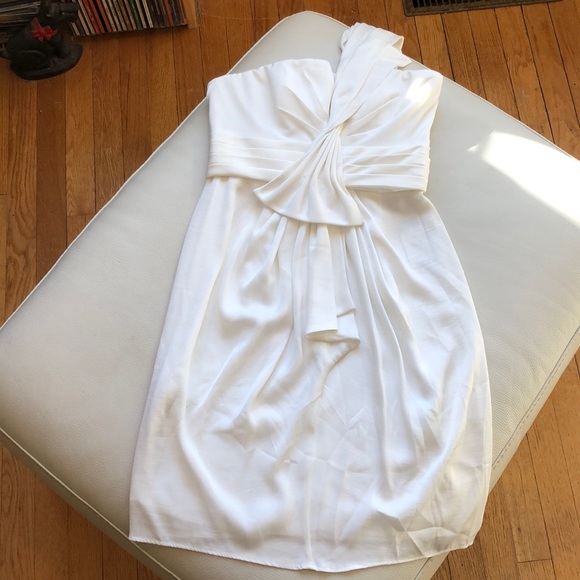 BCBGMaxAzria Dresses & Skirts - Bcbgmaxazria 0 ivory one shoulder cocktail dress